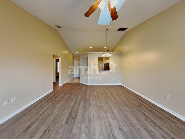 Photo - 214 Strada Dr