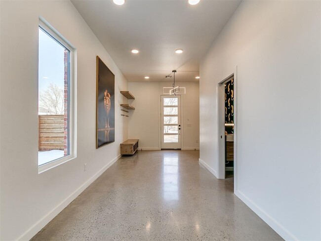 Photo - 605 N Idaho Ave