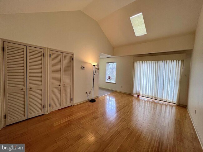 Photo - 922 Montgomery Ave