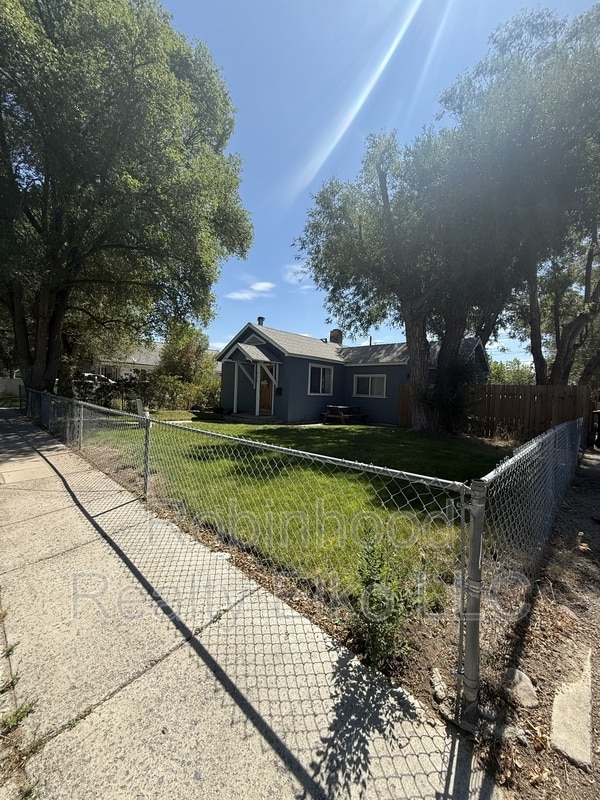 Photo - 620 Maple St