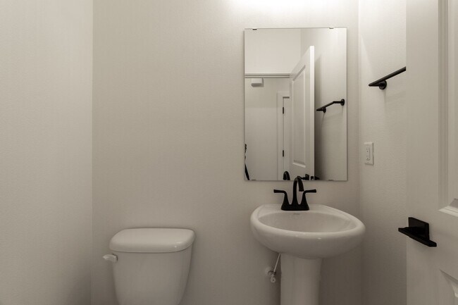 Photo - BRAND NEW Gorgeous 2 bedroom 1.5 bathroom ...