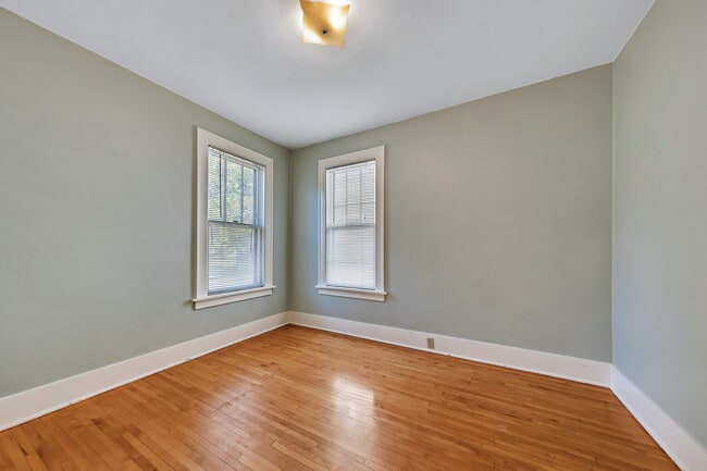 Large Sunny Bedrooms - 1015 18th Ave SE