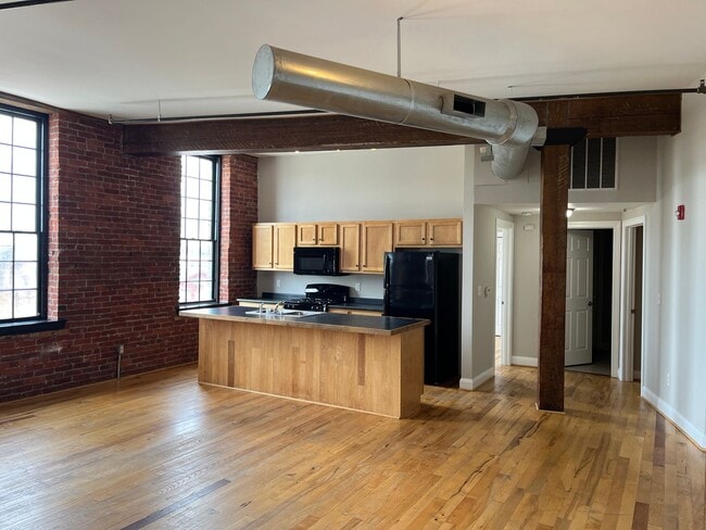 Building Photo - 265 N Queen St Unit Apt. 303