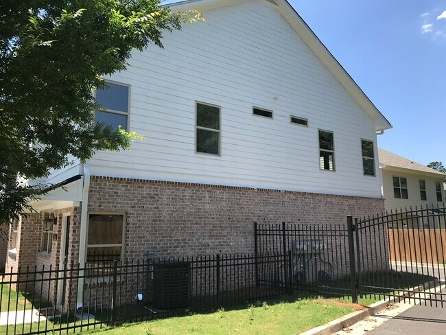 Unidad final - 2042 Bolton Rd NW