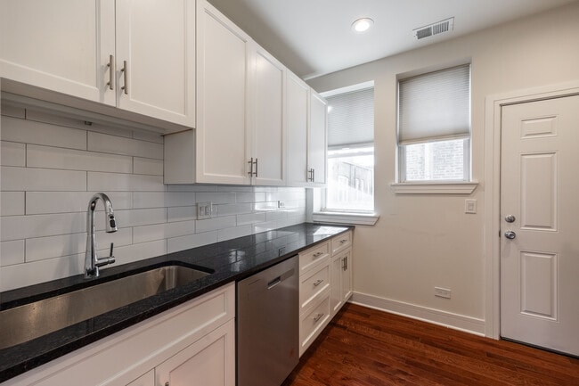 Photo - 1159 W Lunt Ave Unit 3