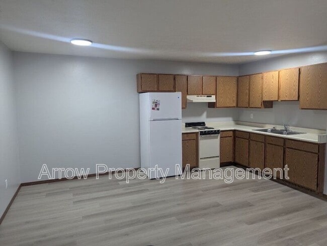 Photo - 305 E N St