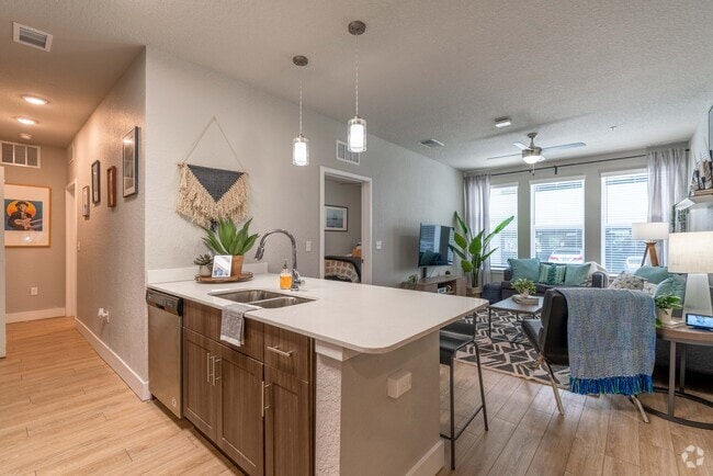 4BR, 4BA - 1,422SF