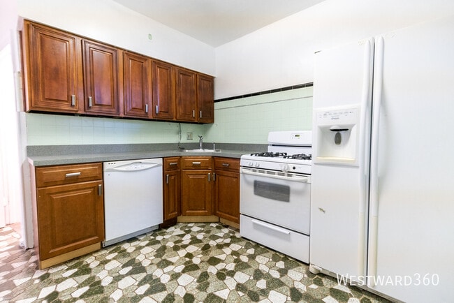 Building Photo - 2424 W Fargo Ave Unit 1