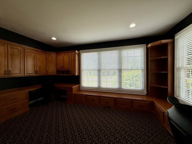 Photo - 354 Baltimore Dr