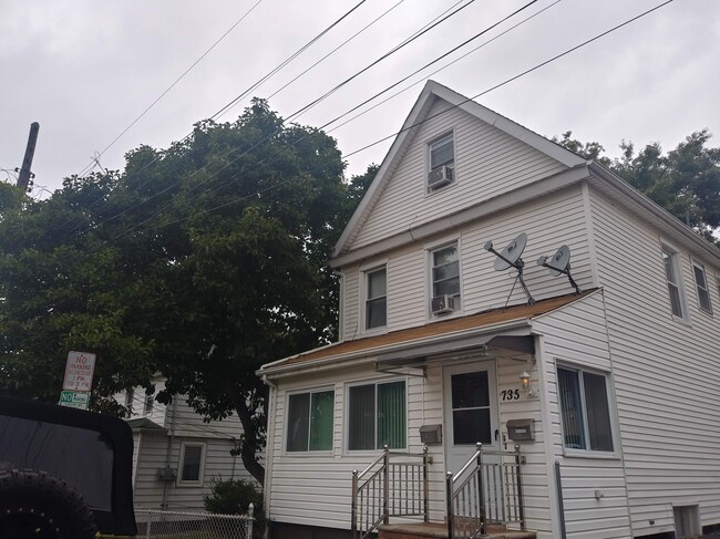 Building Photo - 735 Tracy Ave Unit Fairview apt