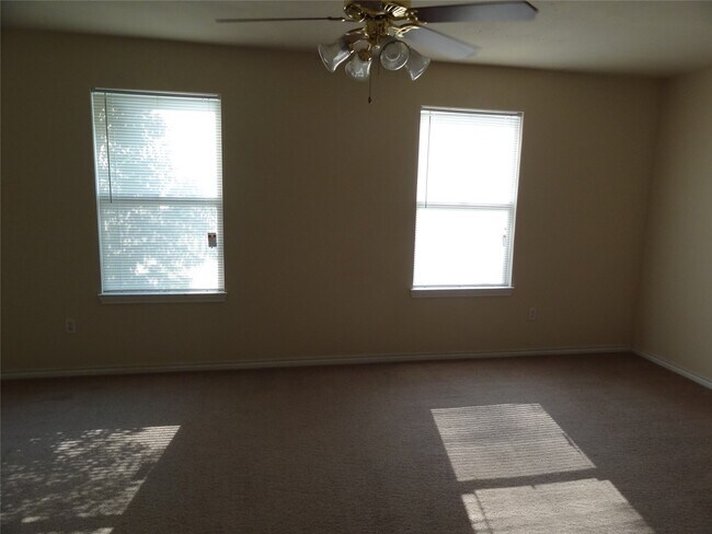 Photo - 1550 Village Way Dr