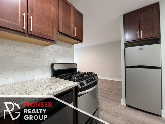 445 W Barry Ave Unit 405