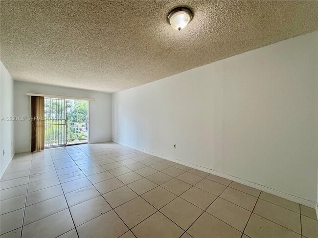 Photo - 901 SW 37th Ave Unidad 25