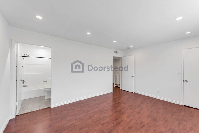 Photo - 405 Pioneer Dr Unit 10