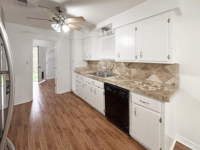 Photo - 10860 Berryhill Rd