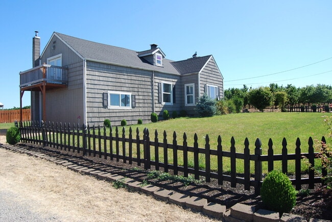 Photo - Enjoy the Country living, Home on acres in Yamhill Oregon