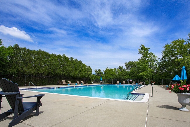 Pool - Ridgewood Apartments