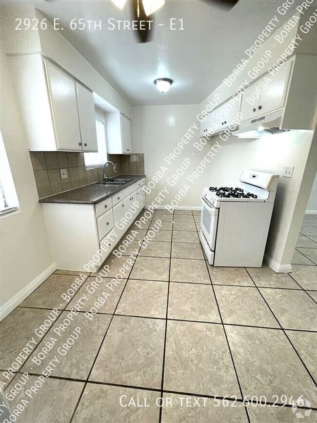 Building Photo - 2926 E 65th St Unit E1 Rental