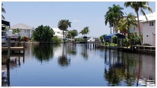 Photo - 2579 Third St