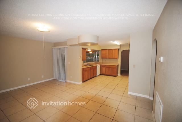 Photo - 1796 Barker St NE