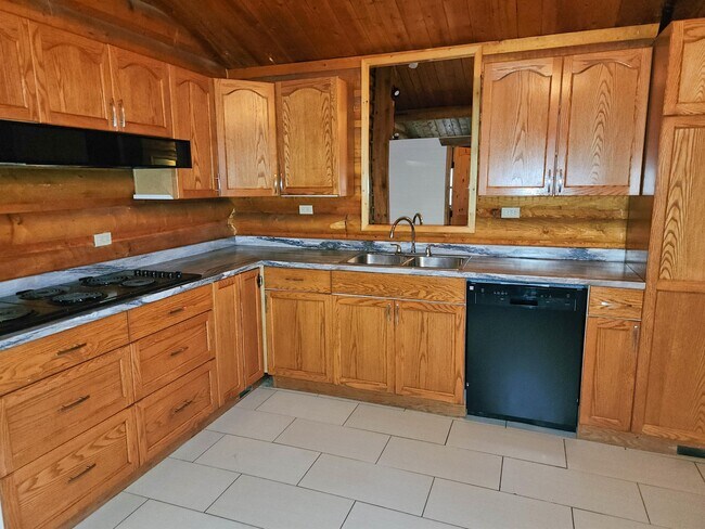 Photo - 12672 Mukluk Front