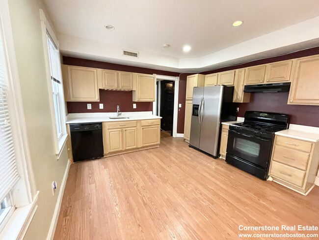 Building Photo - 10 Bucknam St Unit 2 Rental