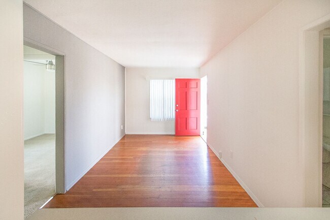 Photo - Charming 2 Bed /1 Bath Pacific Beach Duplex Near the Ocean & Bay! Unidad 4430