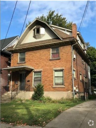 Building Photo - 642 W 10th St Rental