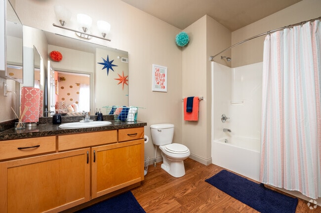 2BR, 2BA - 875SF - Second Primary Bathroom - The Stratum at Indiana