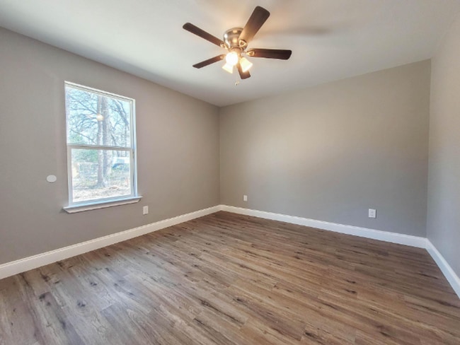 Photo - 1702 Clark St