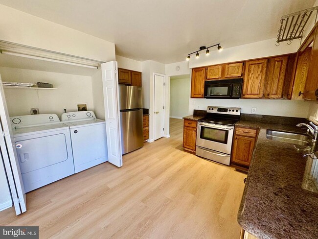 Photo - 1193 Maple Ave