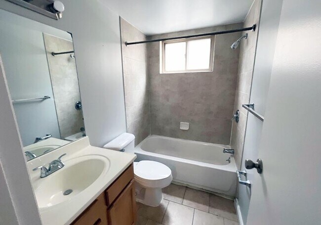 Building Photo - 545 Lowell Ave Unit 545-09