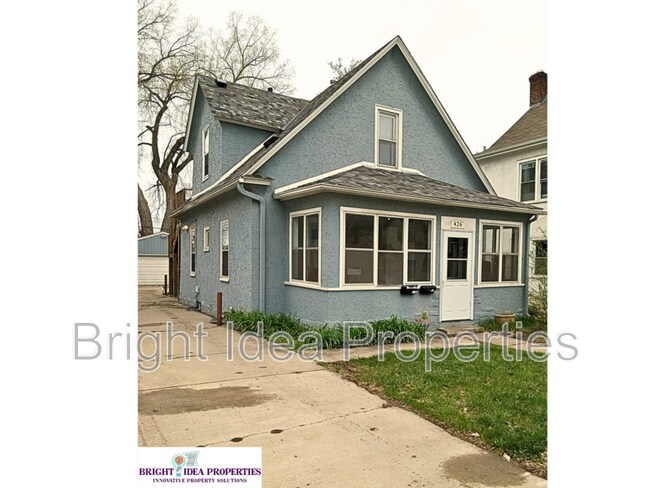 426 Fillmore St NE