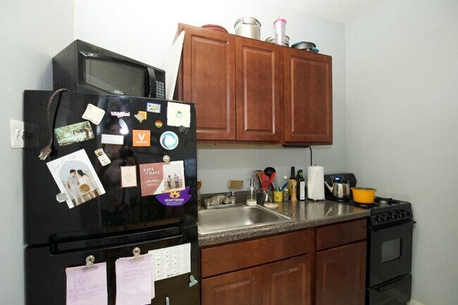 Photo - 6930 N Greenview Ave