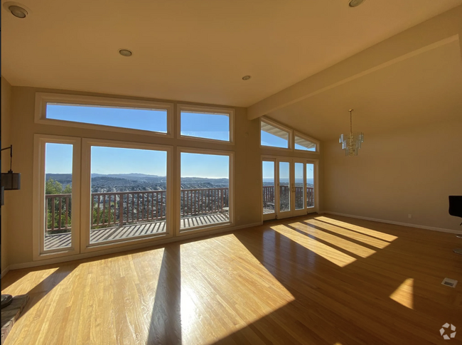 Building Photo - Stunning Views!!! Cant Beat!! Unit A Rental