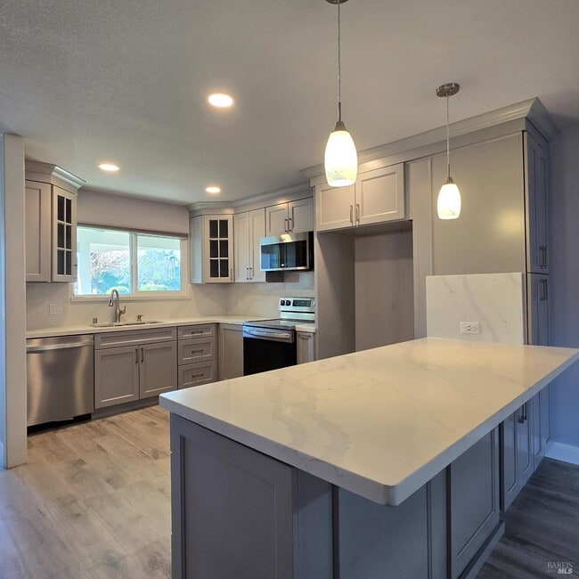 Photo - 121 Sequoia Dr