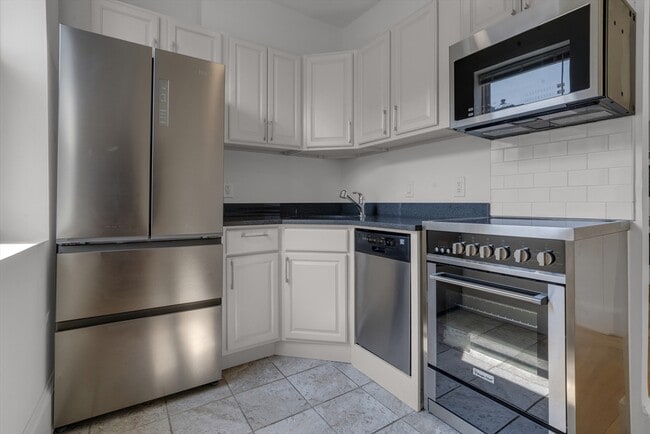 Building Photo - 1066 Commonwealth Ave Unit 400 Rental
