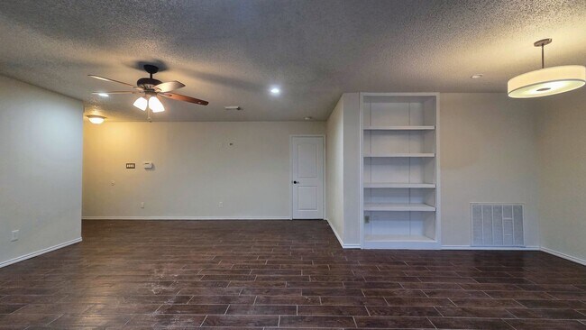 Photo - Spacious Woodlake 3 Bedroom with 2 Living Areas
