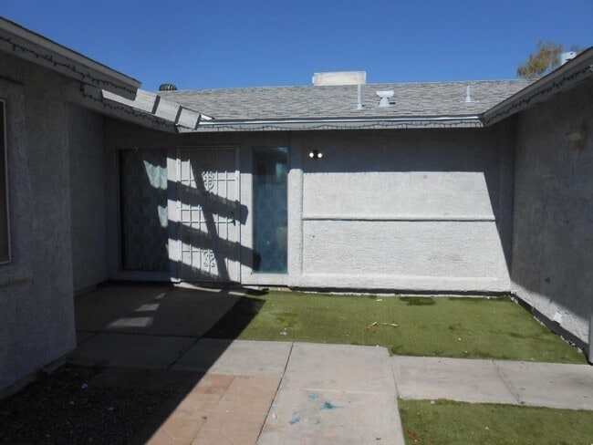 Photo - Spacious Single Story Home near Lake Mead ...