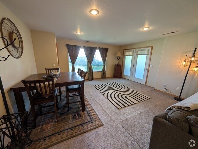 Building Photo - Gorgeous large Clarkston Heights duplex Rental
