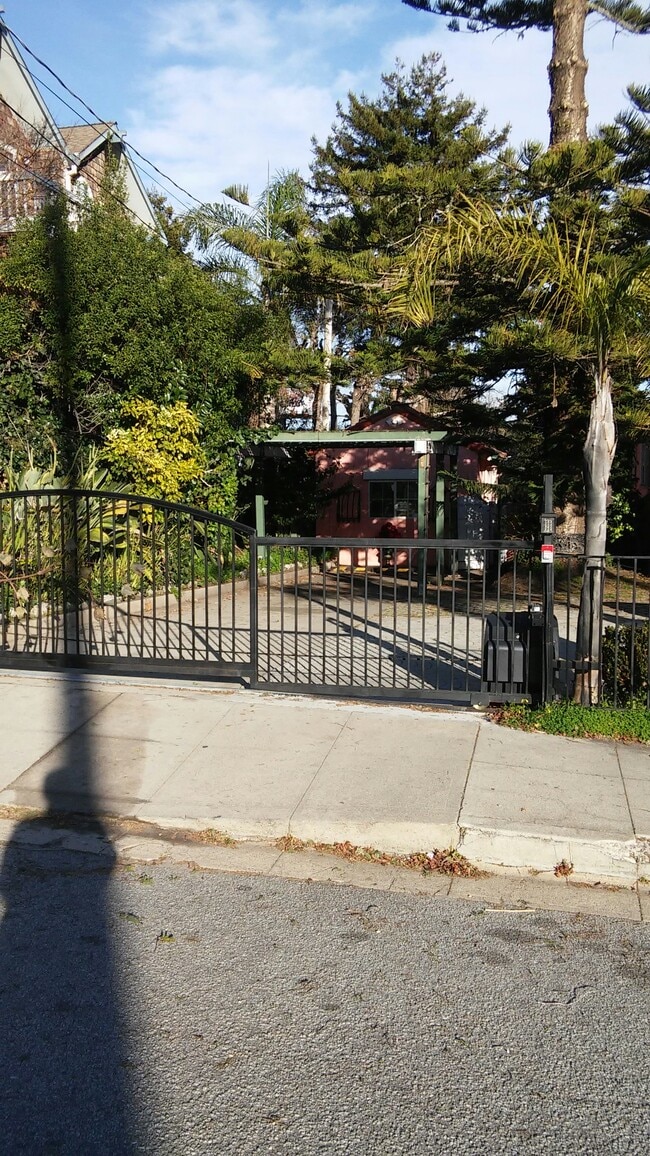 Security gate - 504 Cliff St