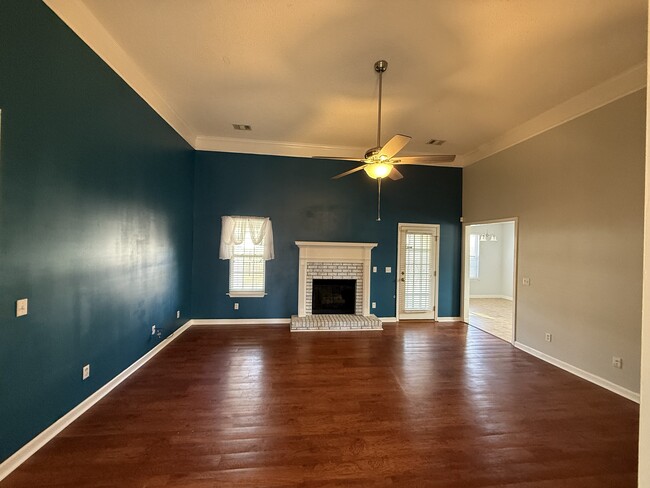 Photo - 100 Englewood Ct