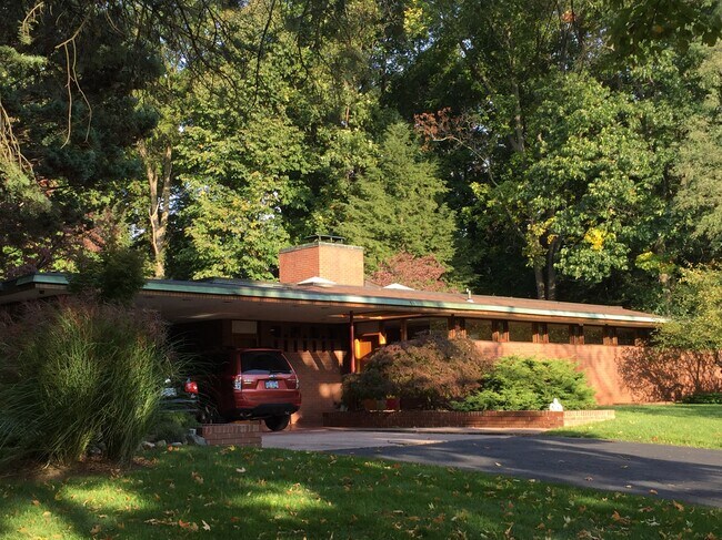 Photo - 2417 Londonderry Rd House