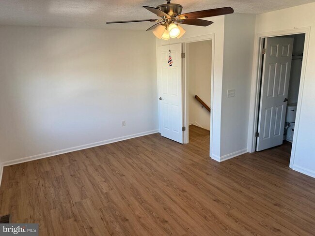 Photo - 946 Chesney Ln