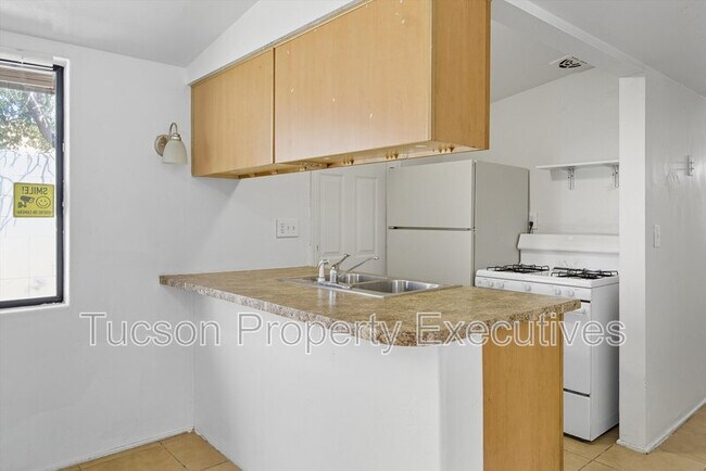Photo - 1662 N Beverly Ave