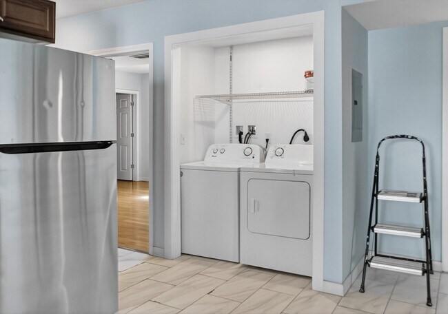 Photo - 247 Pilgrim Ave Unidad 2