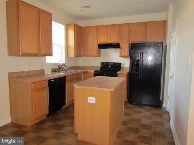 Photo - 46010 Saltmarsh Dr