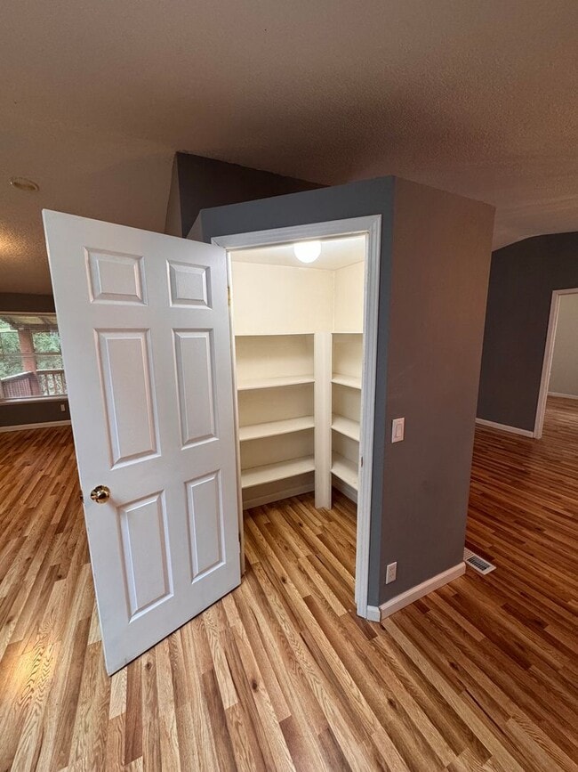 Photo - 4 BR/2 BA Rural Retreat Near Battle Ground with Master Suite & Large Yard