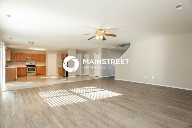 Photo - 4 Bedroom Pet-Friendly Home in Charlotte, NC with Main Street Renewal