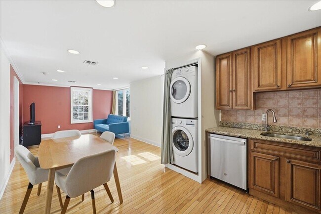 Photo - 90 Court House Pl Unit 2R